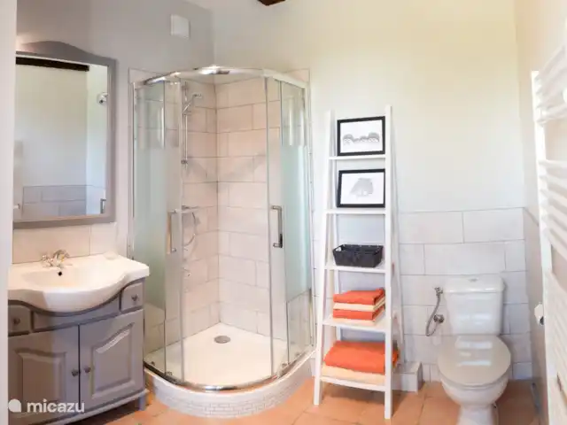 Location de Vacances France, Corrèze, Lubersac , gîte / cottage - 364 Impasse de Maury salle de bain rez de chaussée