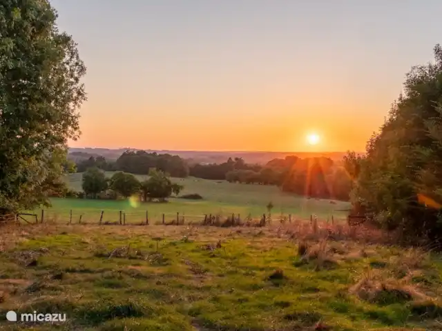 Location de Vacances France, Corrèze, Lubersac , gîte / cottage - 364 Impasse de Maury Vue depuis le jardin et les terres agricoles