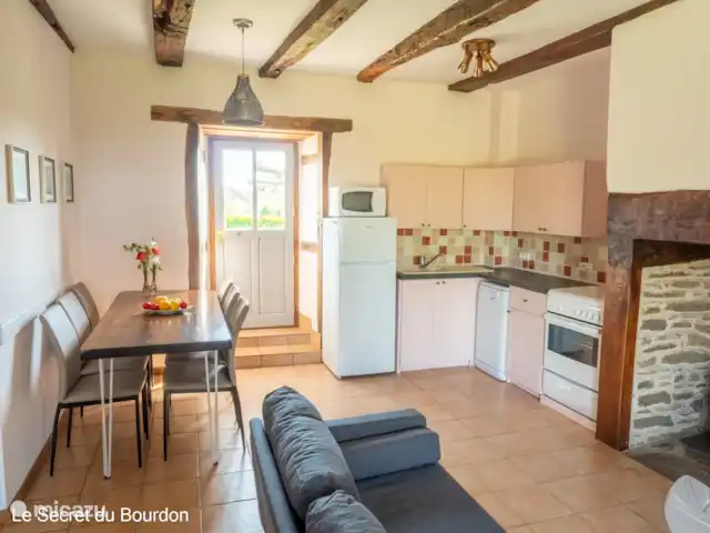 Location de Vacances France, Corrèze, Lubersac , gîte / cottage - 364 Impasse de Maury Cuisine ouverte