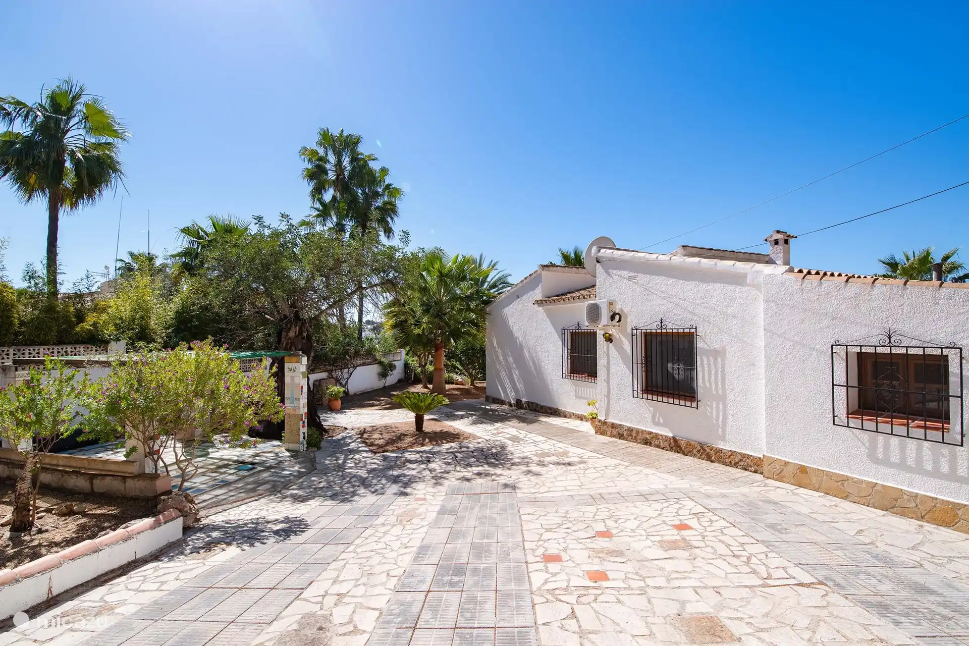 Eingang an der Einfahrt