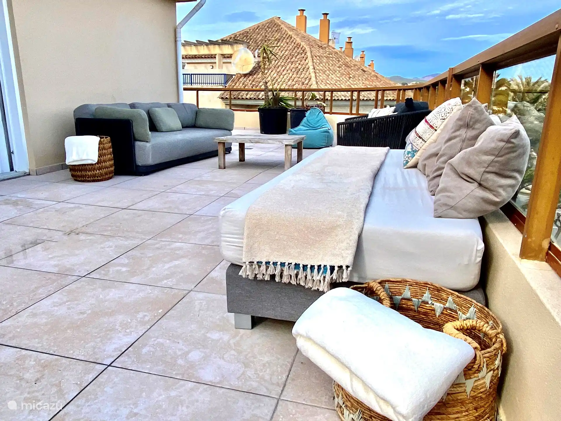 Terrasse mit Lounges