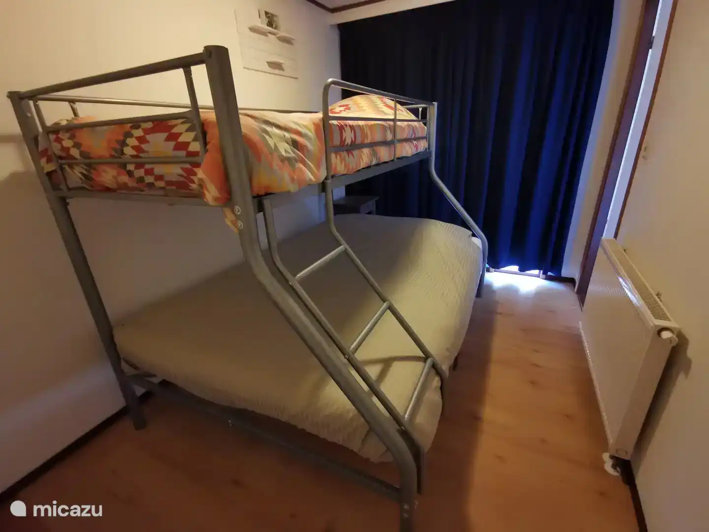 Schlafzimmer zwei mit Etagenbett. Unten ist es schön geräumig, aber macht es oben nicht mehr Spaß?