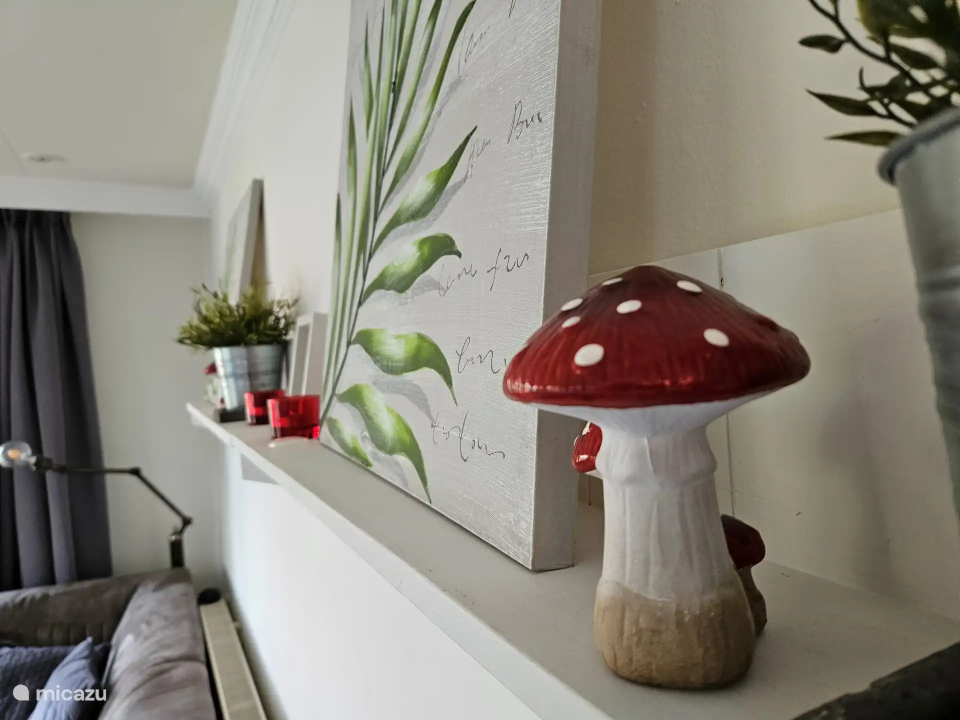 Dekorationen, die eine angenehme Atmosphäre im Chalet schaffen.