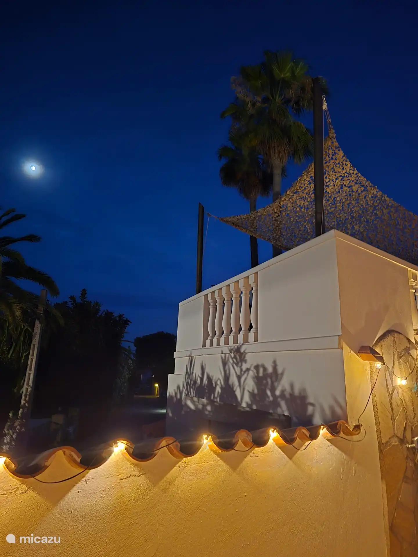 Terrasse sur le toit avec auvent