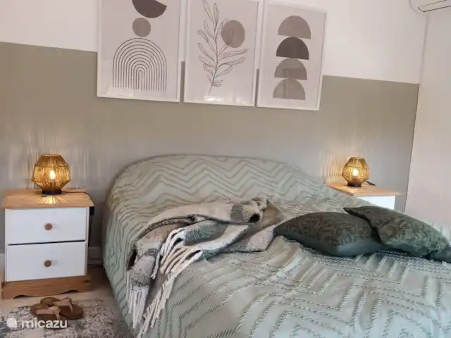 Casa Las tres Hijas huren in Spanje, Costa Blanca, Benissa - villa Slaapkamer 2 (groene kamer). Comfortabel 2-persoonsbed van 1.60 meter. Airconditioning. Veel ramen.