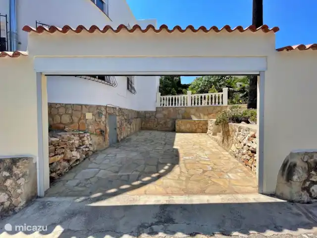 Casa Las tres Hijas huren in Spanje, Costa Blanca, Benissa - villa Toegangspoort te bedienen met afstandsbediening en eigen afgesloten parkeerplek.