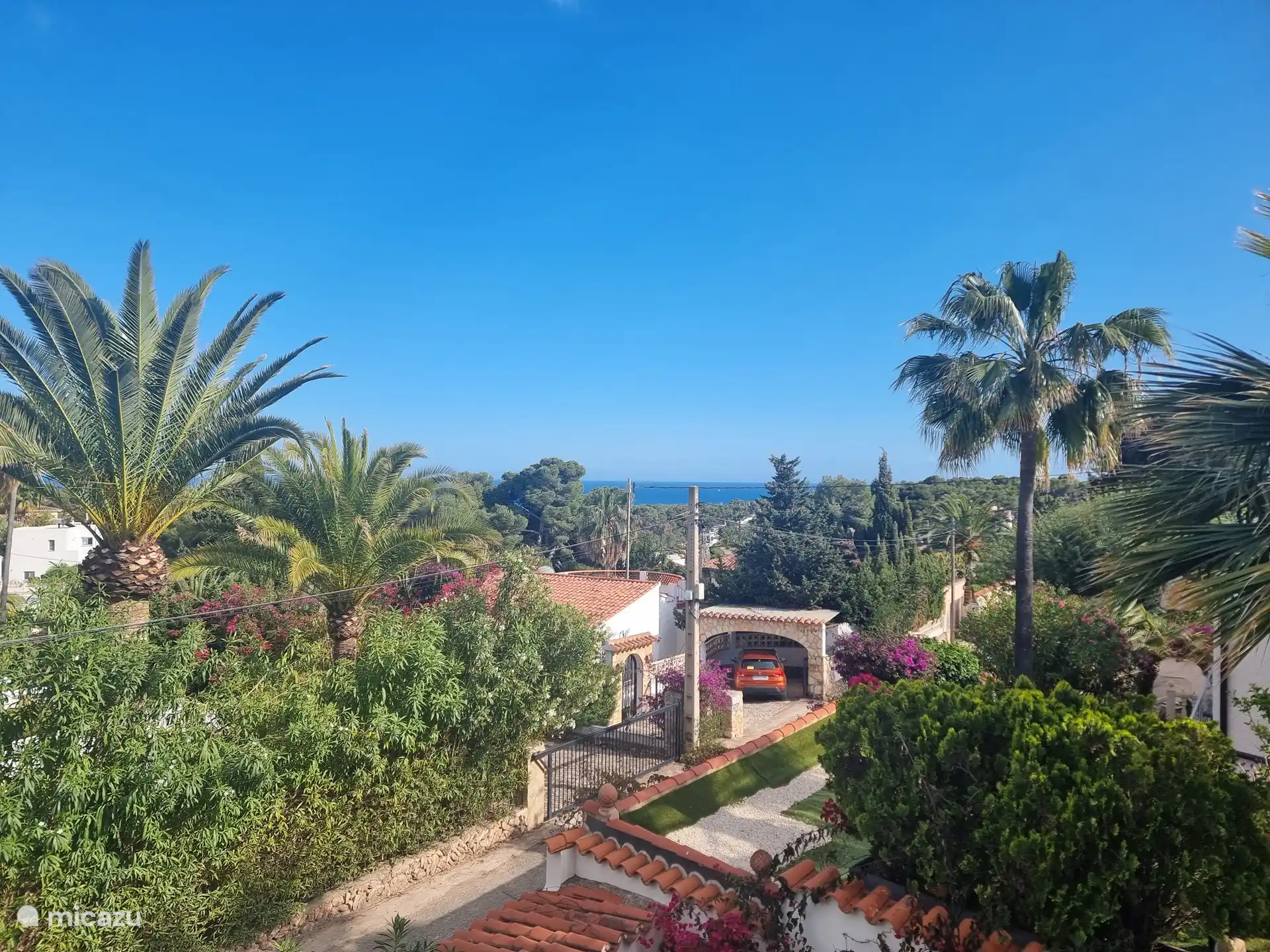 Vue sur la mer depuis la chambre principale. 