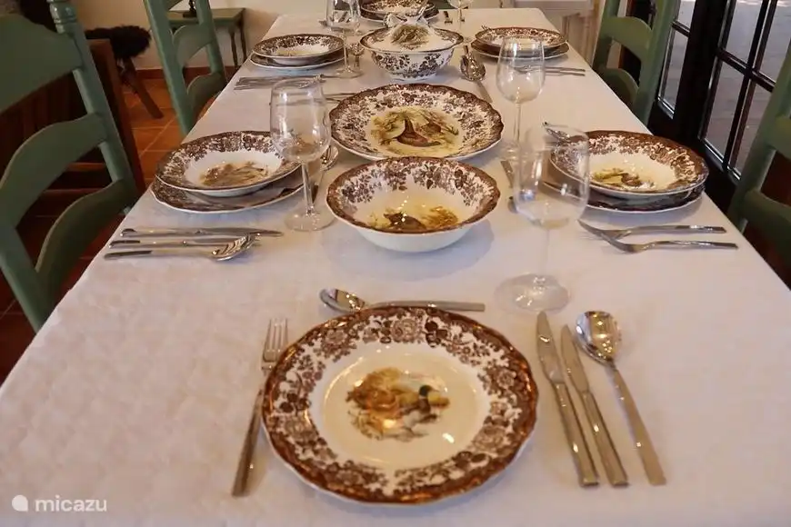 Si vous le souhaitez, vous pourrez dîner avec une belle vaisselle.