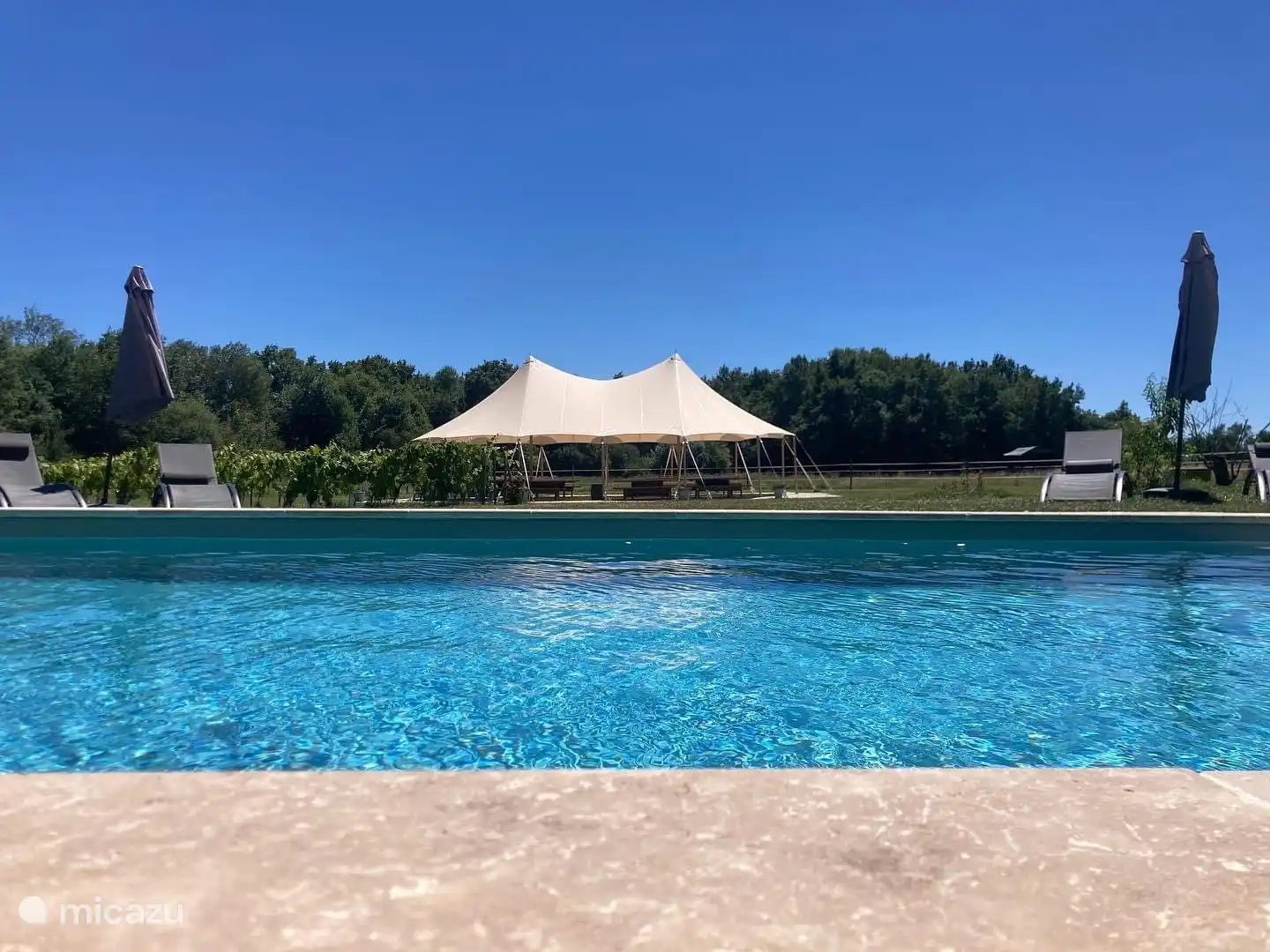 Beheiztes Schwimmbecken