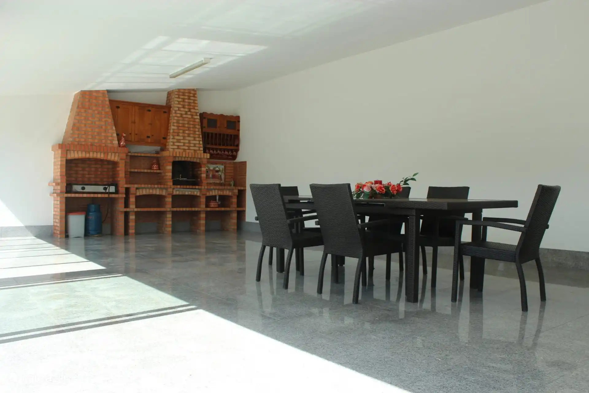 Überdachte Außenküche