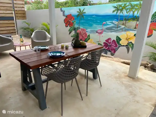 Location de Vacances Curaçao, Banda Ariba (est), Jan Thiel, appartement - Curalux Apartments-Flamingo Détendez-vous à l’extérieur sur la terrasse privée.