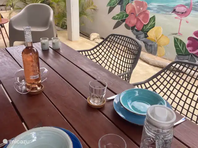 Location de Vacances Curaçao, Banda Ariba (est), Jan Thiel, appartement - Curalux Apartments-Flamingo Boire, manger, répéter.