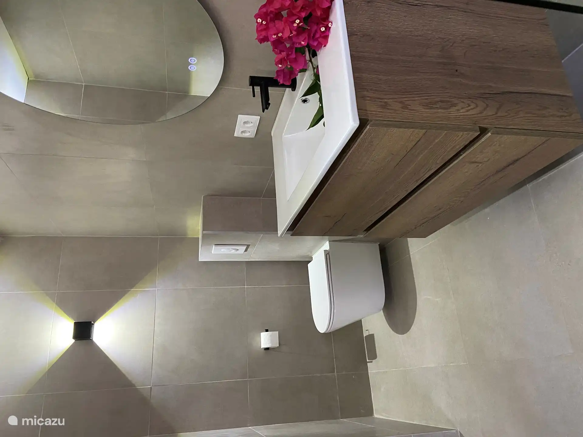 Badkamer met toilet.