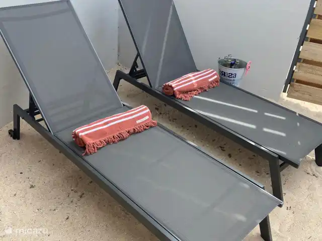 Location de Vacances Curaçao, Banda Ariba (est), Jan Thiel, appartement - Curalux Apartments-Flamingo Votre propre plage avec transats.