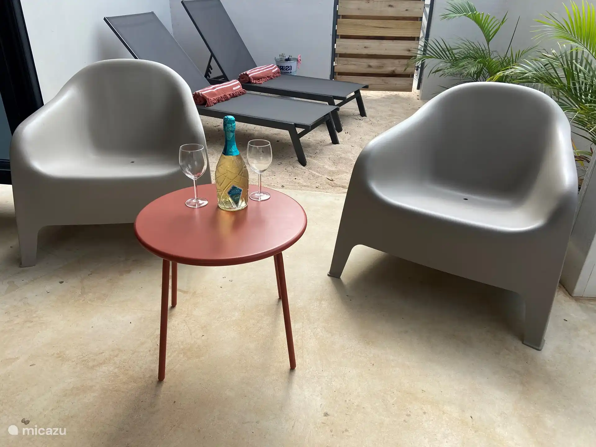 Buiten loungen met een wijntje?