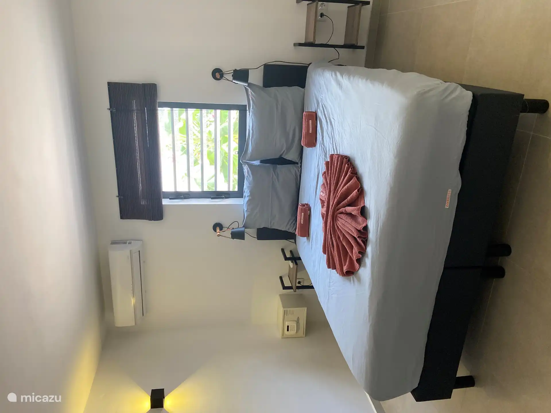 De slaapkamer voorzien van airco