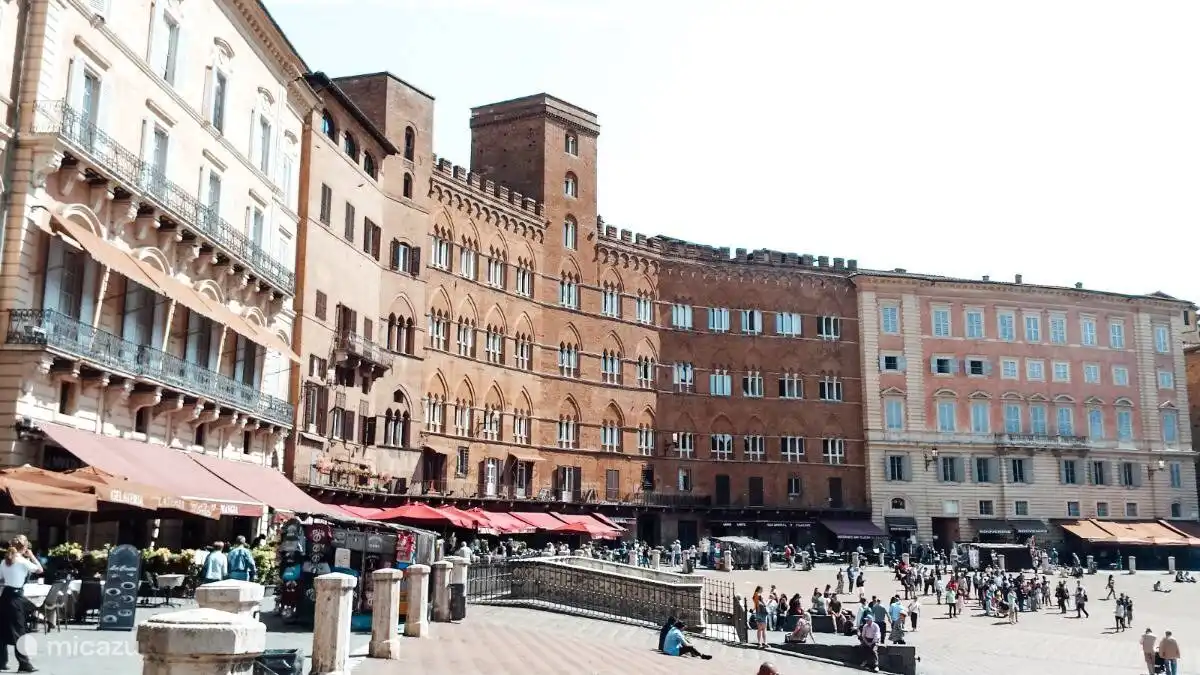 Beautiful chalet in Tuscany with swimming pool, peace and nature. Perfect base for Lucca, Pisa, Florence and the Tuscan coast.