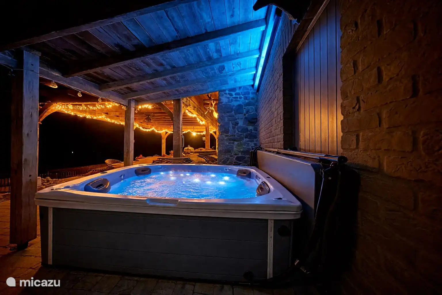 Disfruta de nuestro jacuzzi interior