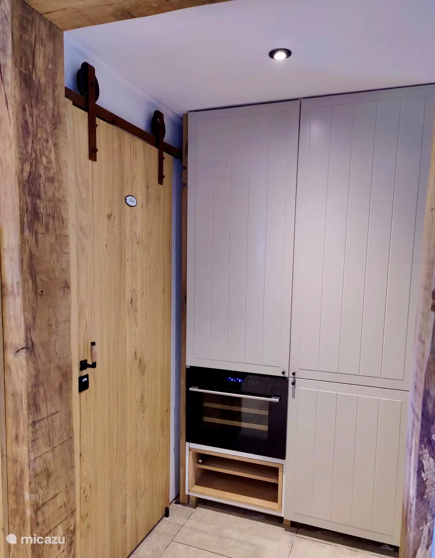 2 Kühlschränke, Gefrierfächer und Weinschrank