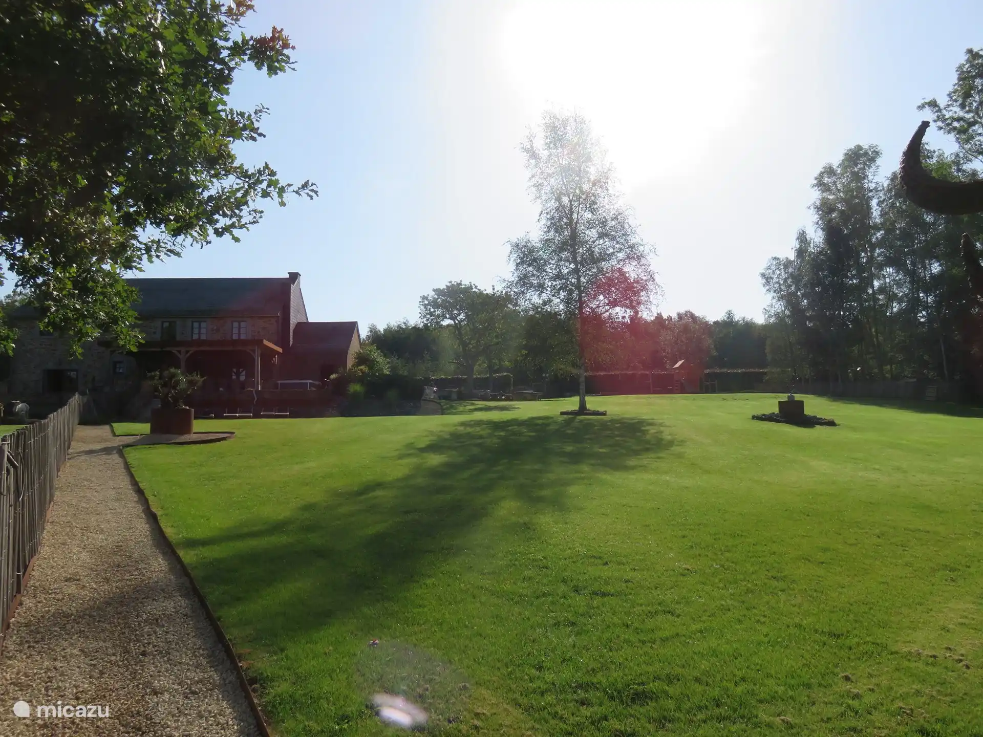 Komplett umzäunter Garten von 8000 m2