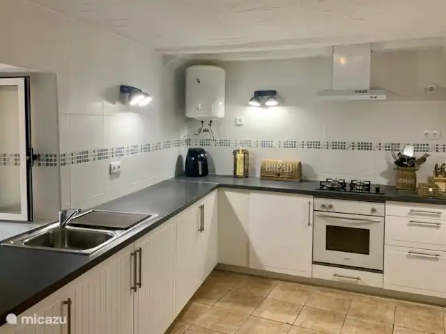 Loma Alta, casa cueva con piscina en España, Costa Blanca, La Murada - casa cueva Cocina, que se encuentra en la zona de la cueva