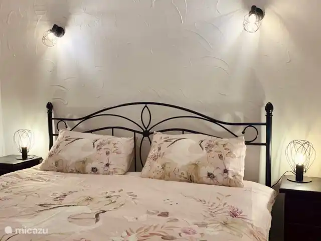 Loma Alta, casa cueva con piscina en España, Costa Blanca, La Murada - casa cueva Dormitorio 3, esta habitación se encuentra en la cueva y comparte un baño con el dormitorio 2.