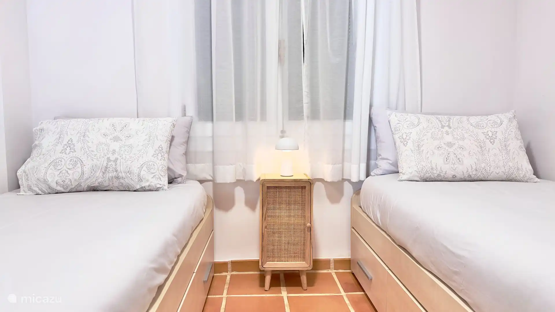 Second bedroom with 2 single beds, comfortable mattresses with their topper and luxurious sheets...