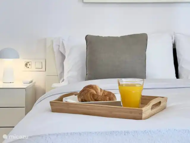App Altea zwembad en gratis parking huren in Spanje, Costa Blanca, Altea - appartement Slaapkamer met confortable matras, topper en luxueuze lakens...