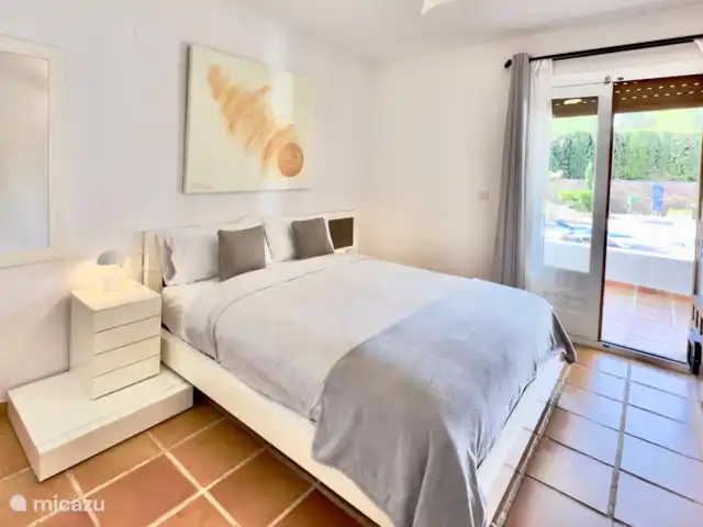 App Altea zwembad en gratis parking huren in Spanje, Costa Blanca, Altea - appartement Slaapkamer met doorgang naar het terras