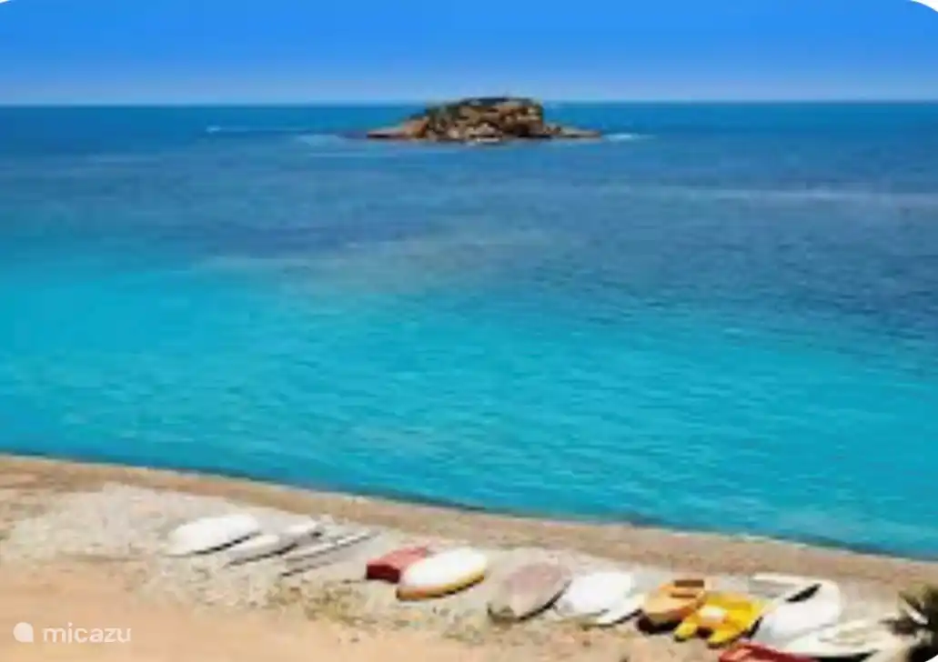 The island of l'Olla can be reached by kayak, pedal boat, surf padel, swimming for the experienced swimmer... All this 850 meters from the apartment