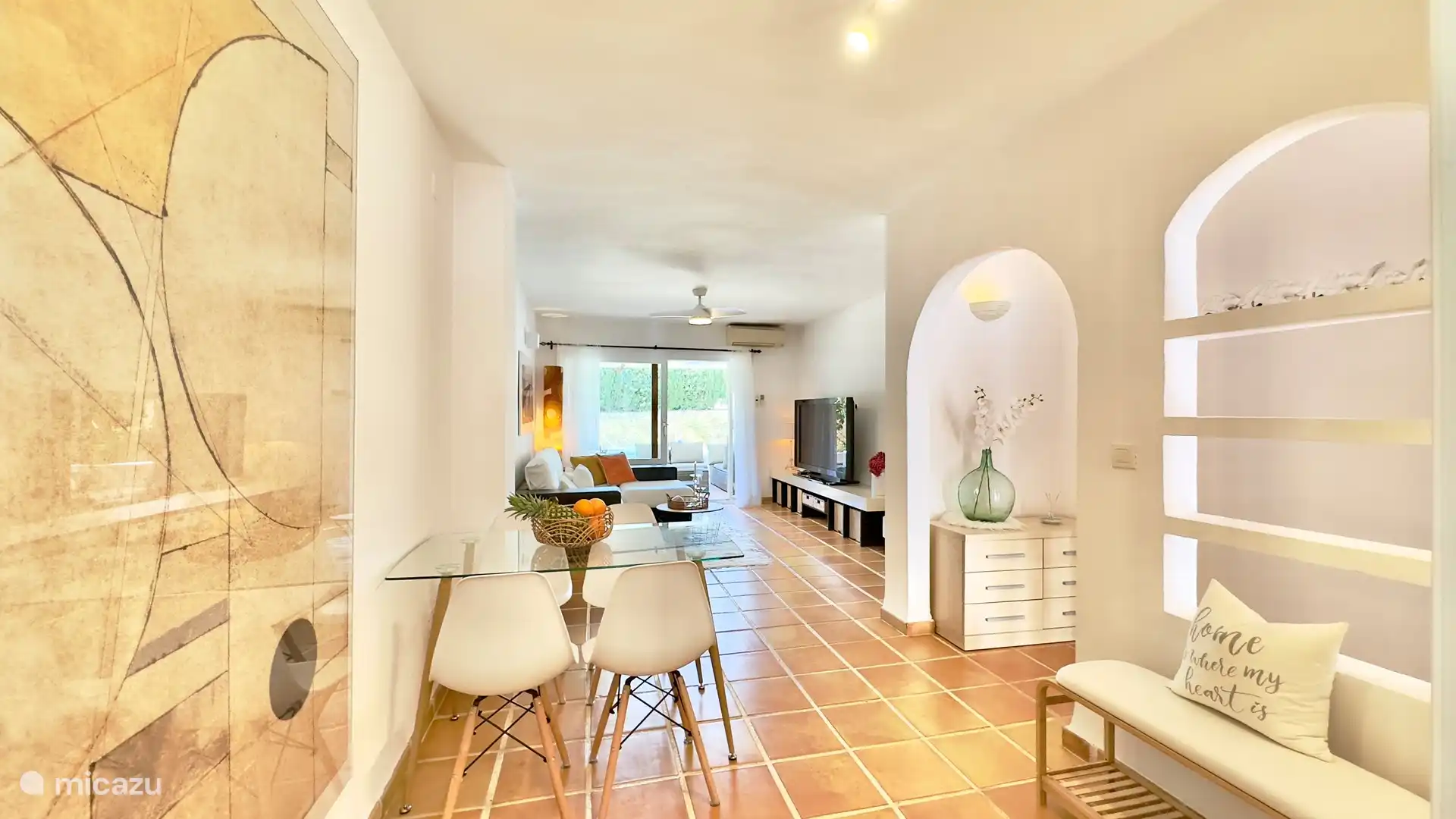 The living room with heating, air conditioning and ceiling fan and beautiful views over the well-kept garden