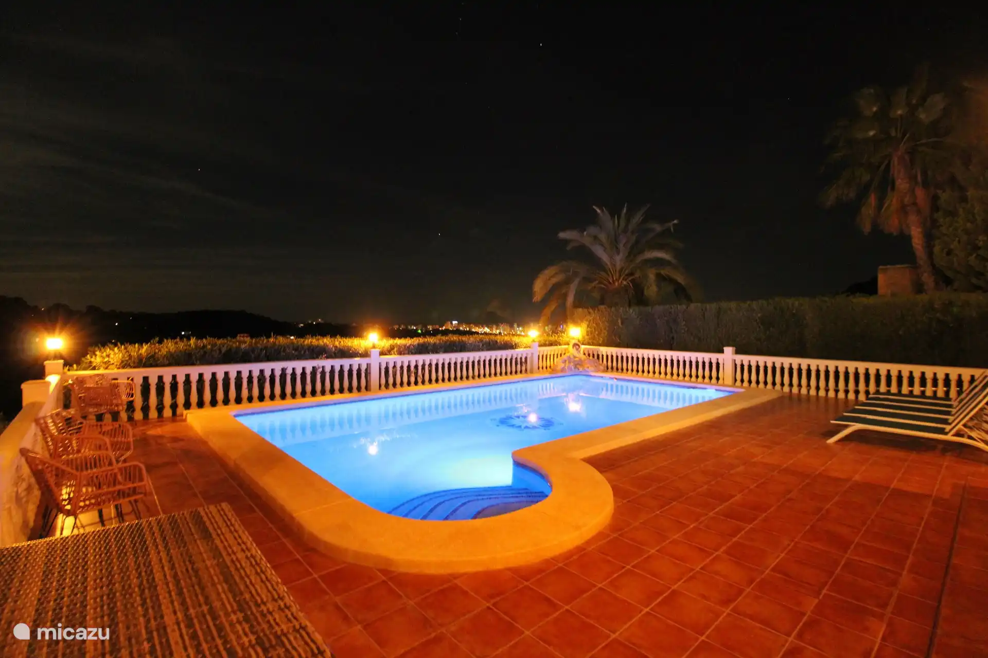 Schwimmbad und Terrasse