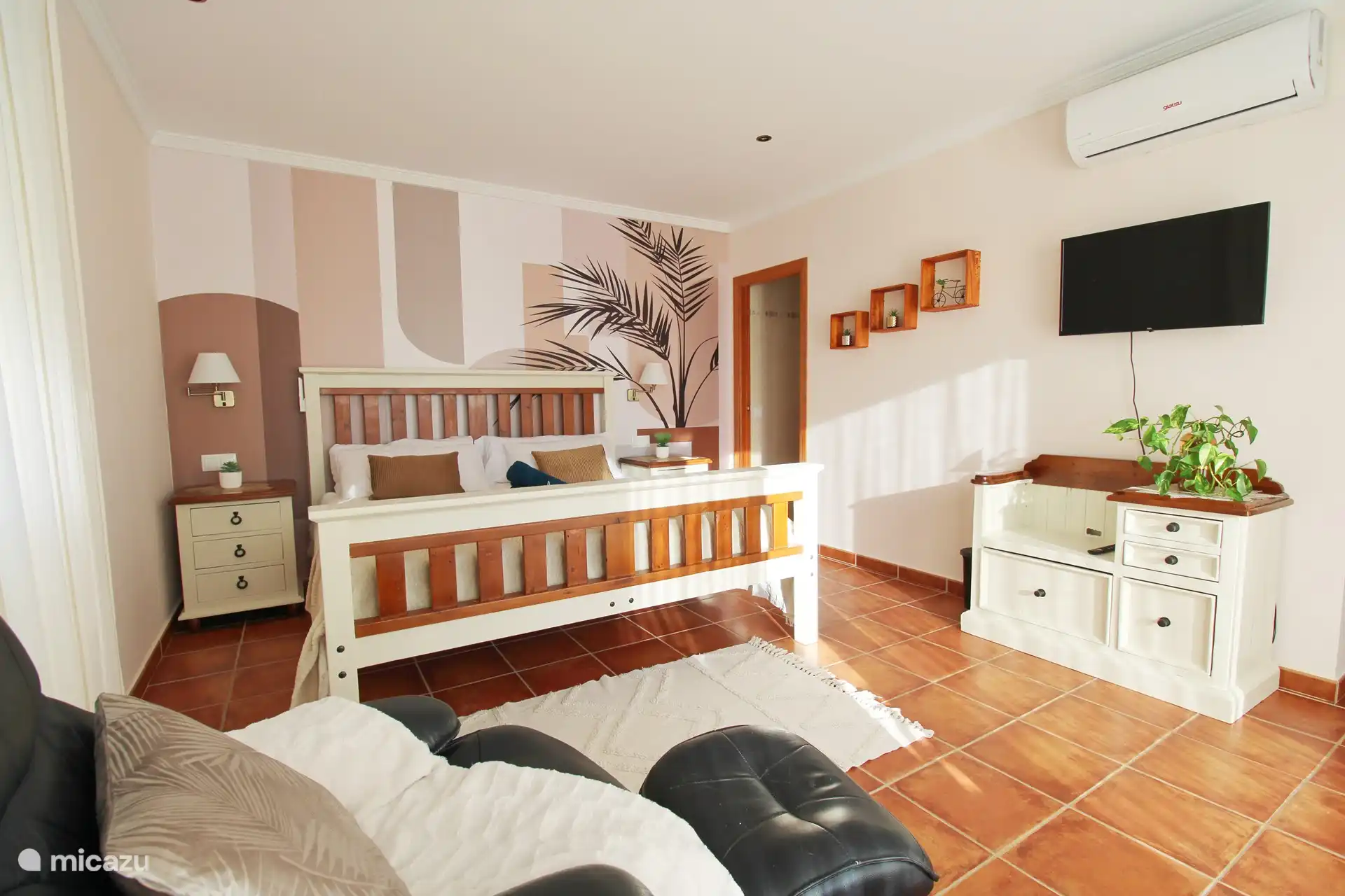 Schlafzimmer mit eigenem Bad Ipanema
Mit begehbarem Kleiderschrank und Zugang zur Terrasse