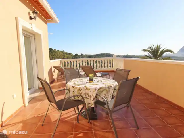 villa huren in Spanje, Costa Blanca, Calpe – Villa Ty Croeso Calpe Slaapkamers met terras