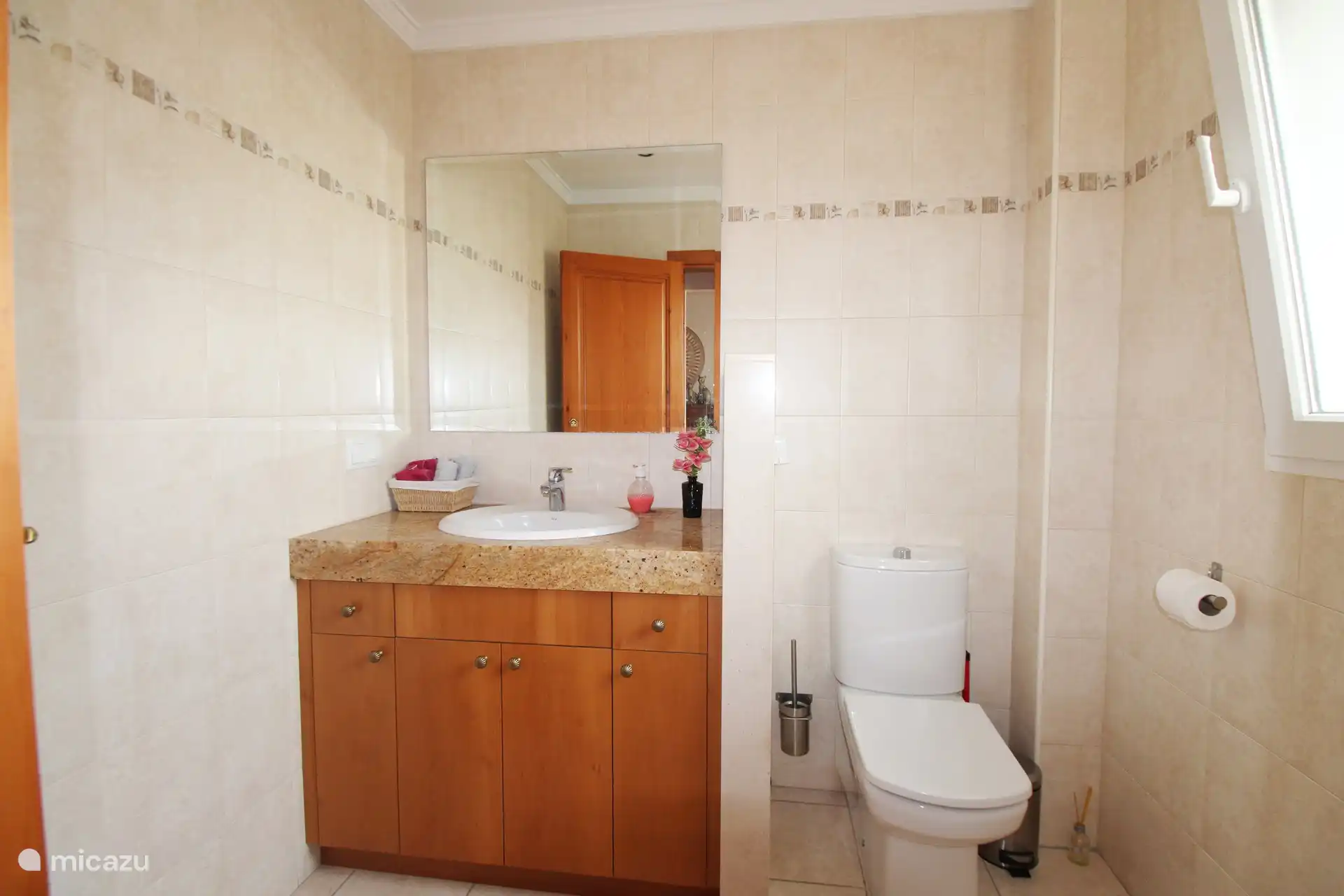 Toilette im ersten Stock – auf K&#252;chen- und Wohnzimmerebene.