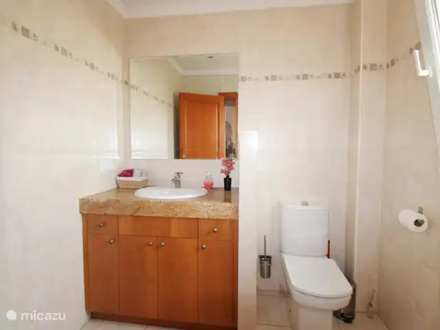 villa huren in Spanje, Costa Blanca, Calpe – Villa Ty Croeso Calpe Toilet op de eerste verdieping - Keuken- en woonkamerniveau.