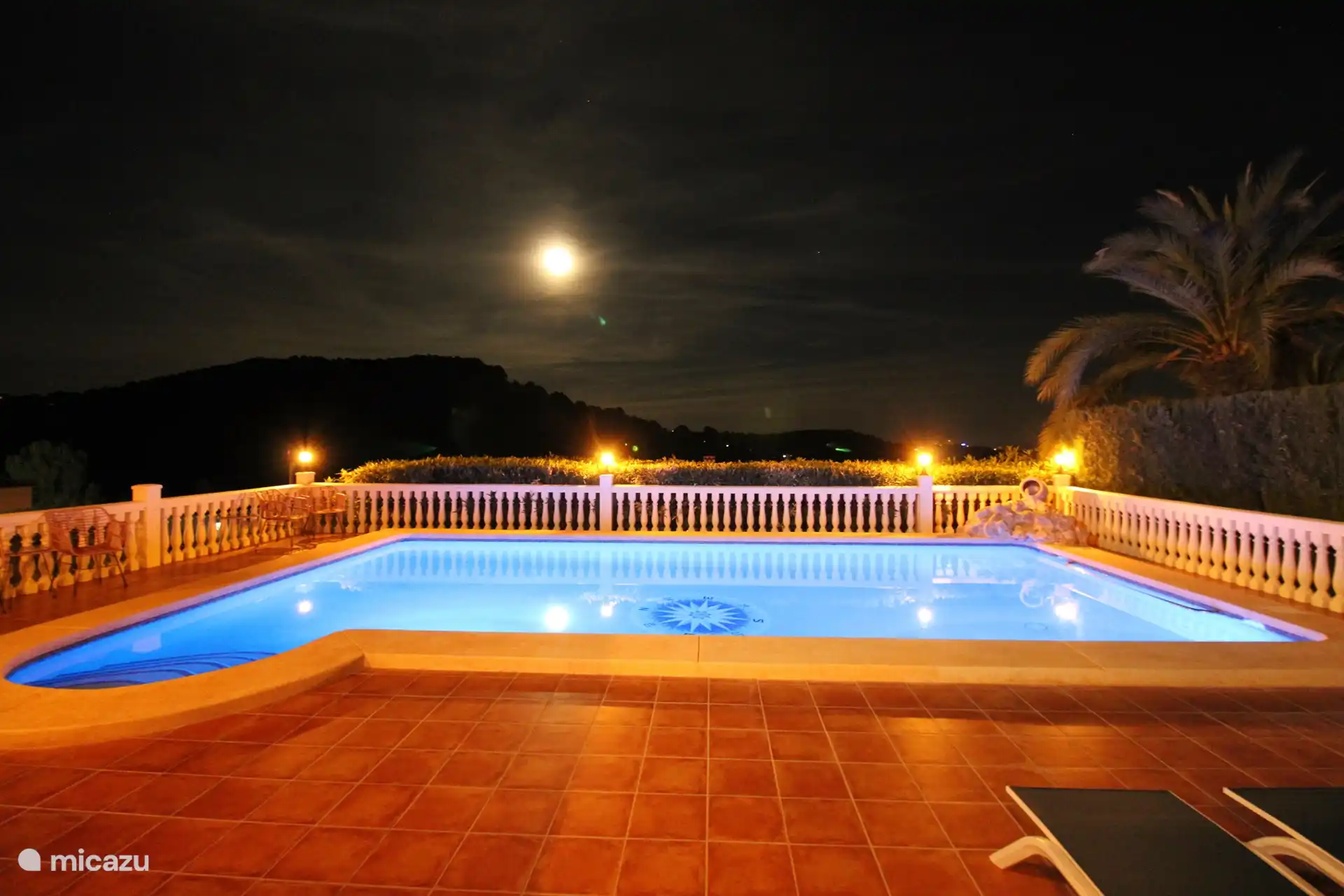 Schwimmbad und Terrasse