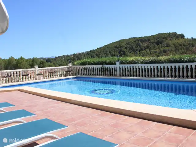 villa huren in Spanje, Costa Blanca, Calpe – Villa Ty Croeso Calpe Terras bij het zwembad