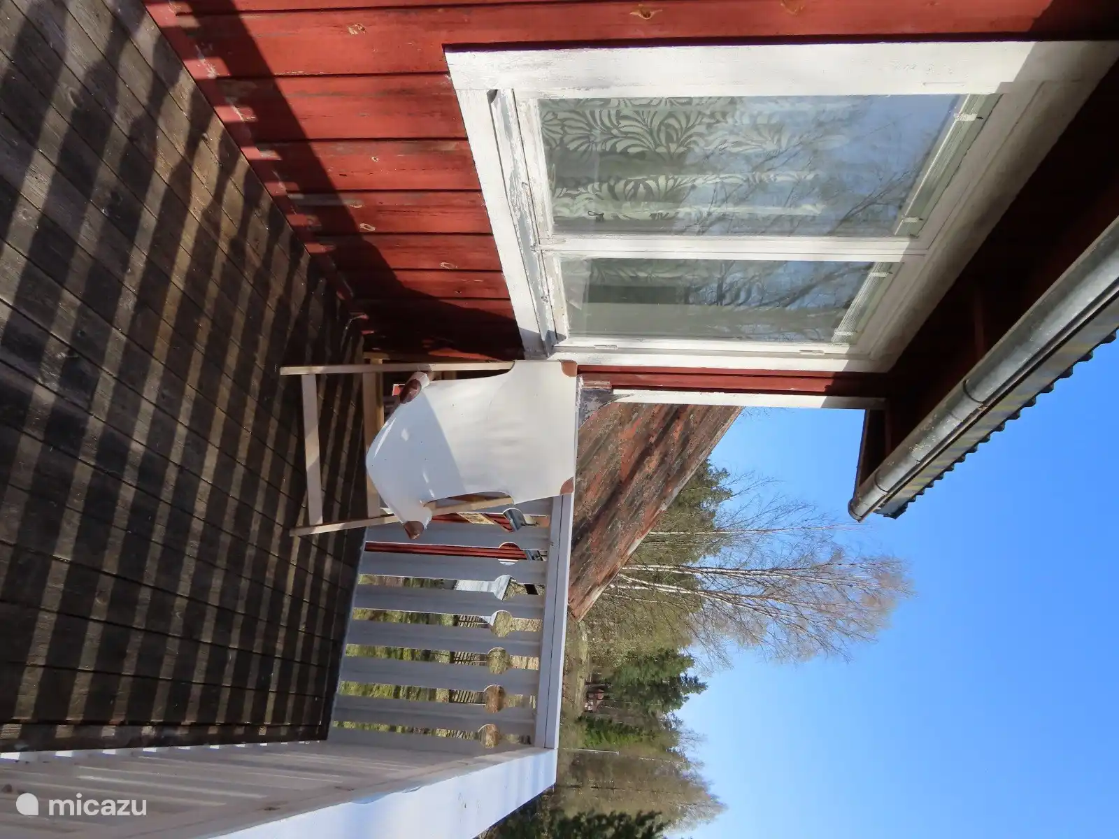 Dachterrasse mit Liegestuhl zum Genießen der Nachmittags- und Abendsonne.