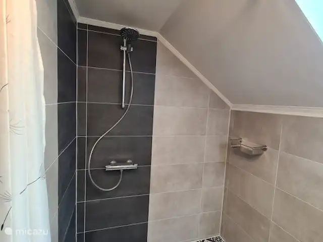 Älvsjö Anderssons en Suecia, Värmland, Lesjöfors - casa vacacional Baño nuevo en el primer piso. Finalizado en septiembre de 2024.