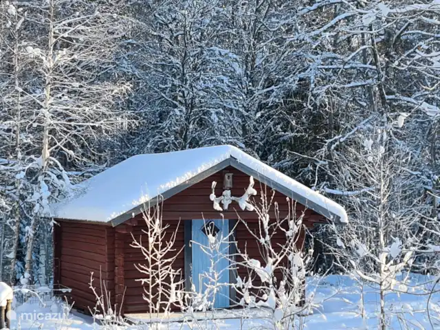 Älvsjö Anderssons en Suecia, Värmland, Lesjöfors - casa vacacional Cabaña de madera sueca al borde del pequeño lago