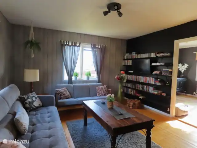 Älvsjö Anderssons en Suecia, Värmland, Lesjöfors - casa vacacional Salón con TV (Google Chromecast), internet y una amplia gama de DVD.