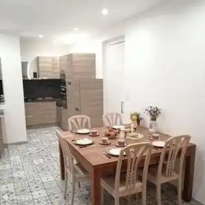 cuisine entièrement équipée donnant sur la terrasse