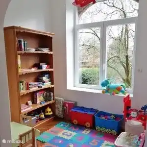 aire de jeux avec des jouets responsables