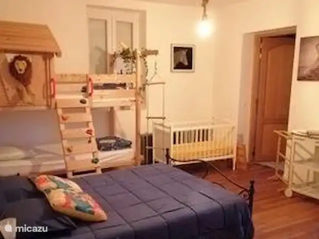El castillo en Francia, Aisne, Hirson - casa de campo / castillo cuarto de la jungla