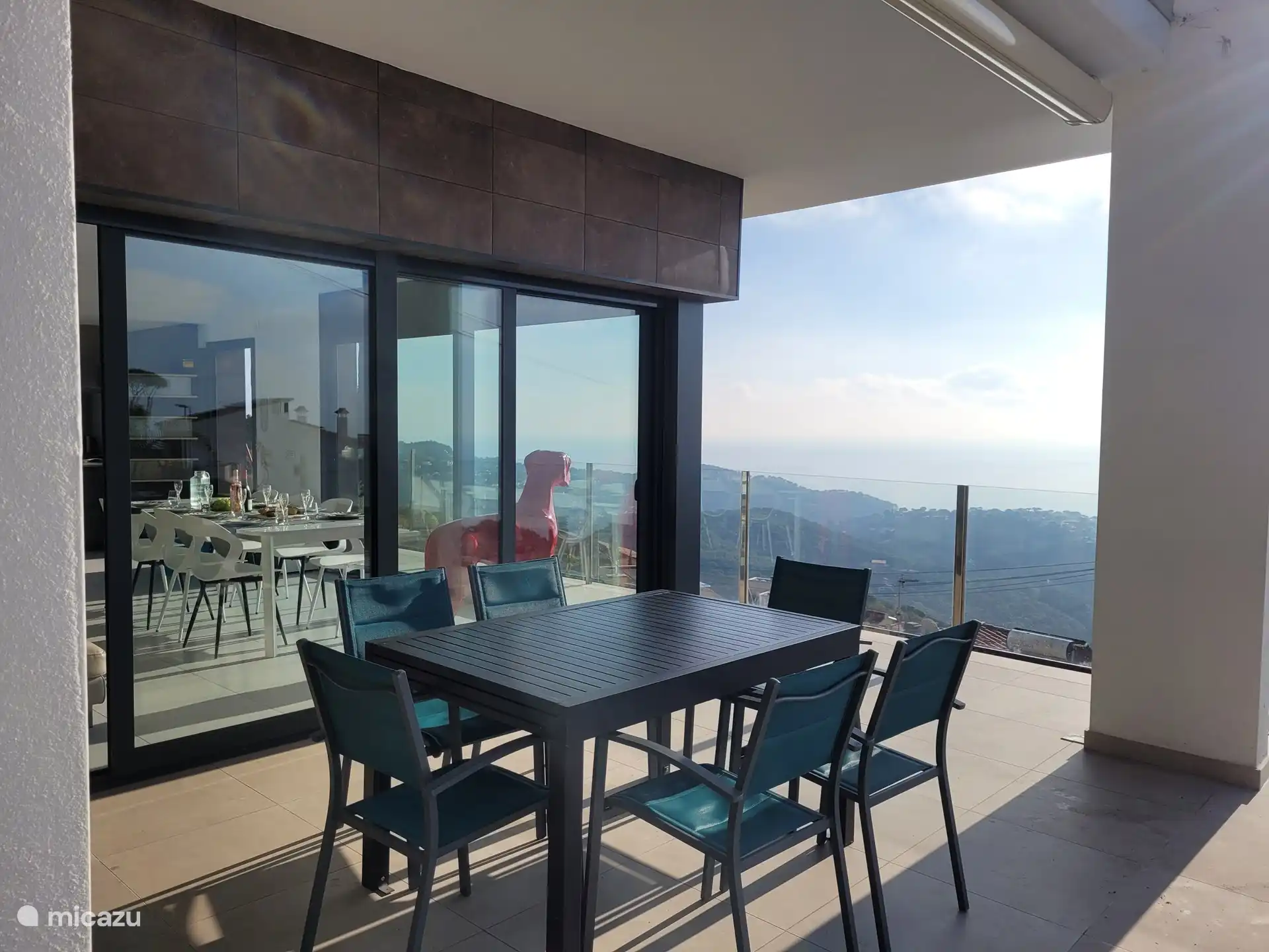 Sitzgelegenheit, Tisch ausziehbar