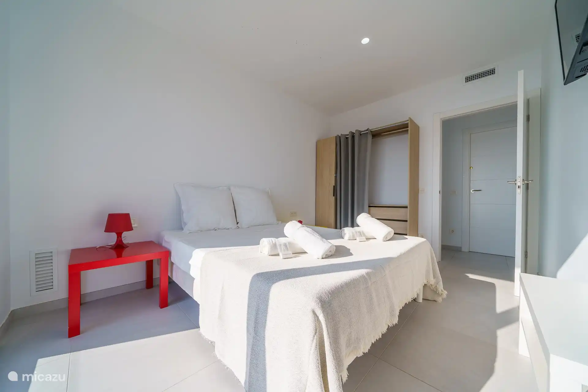 Von der Küche aus gelangen Sie auf dieser Etage zu den drei Schlafzimmern und zwei Badezimmern