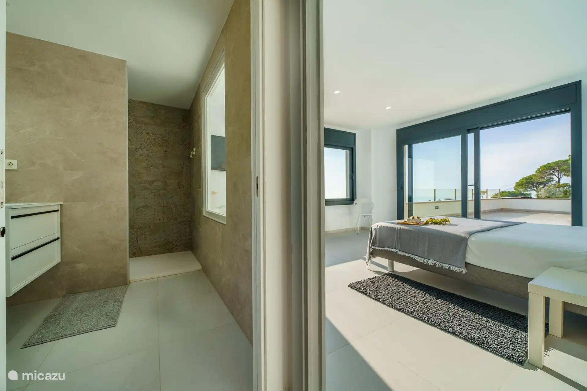 und eigenem Bad en Suite