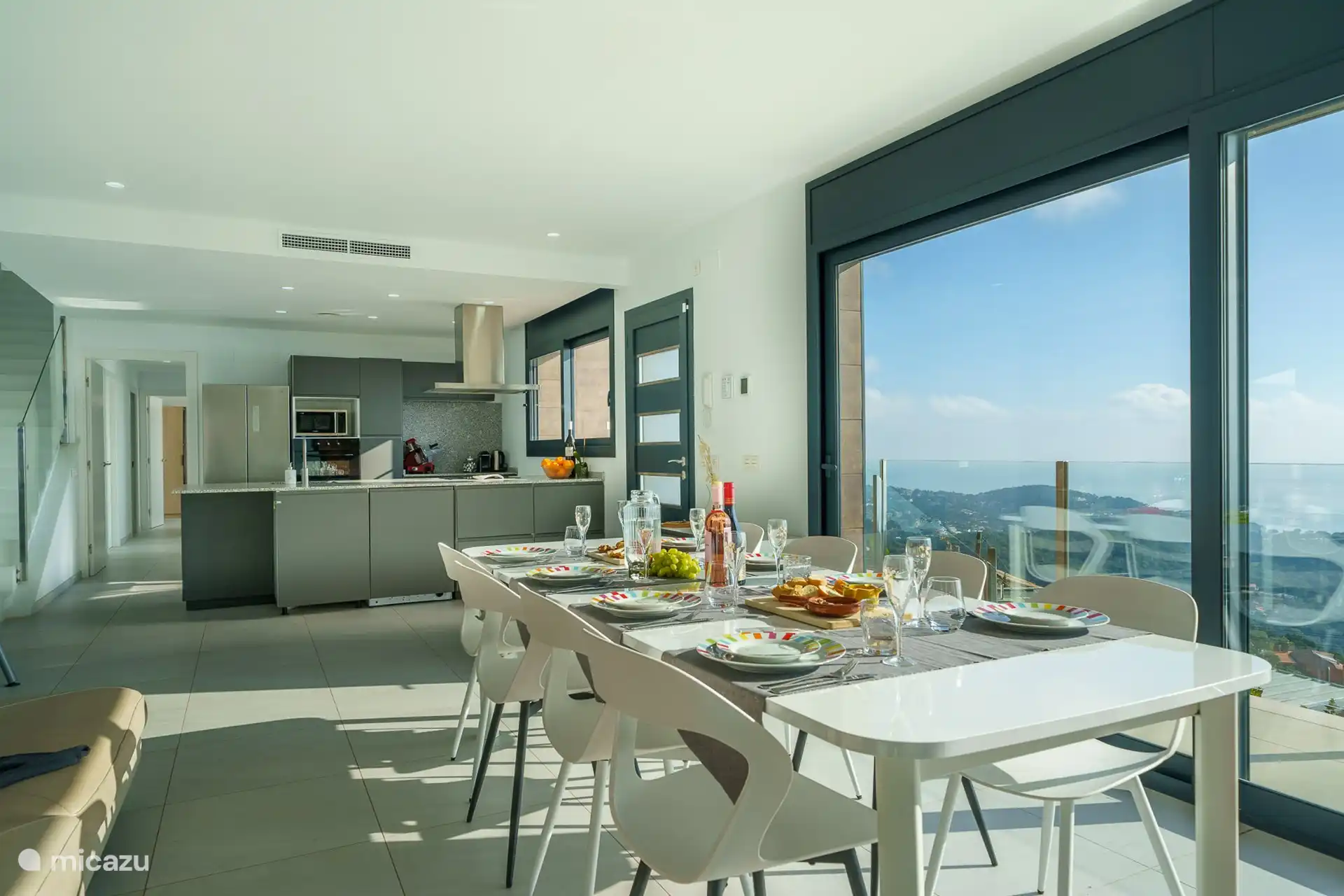 Der Esstisch ist für jeden geeignet