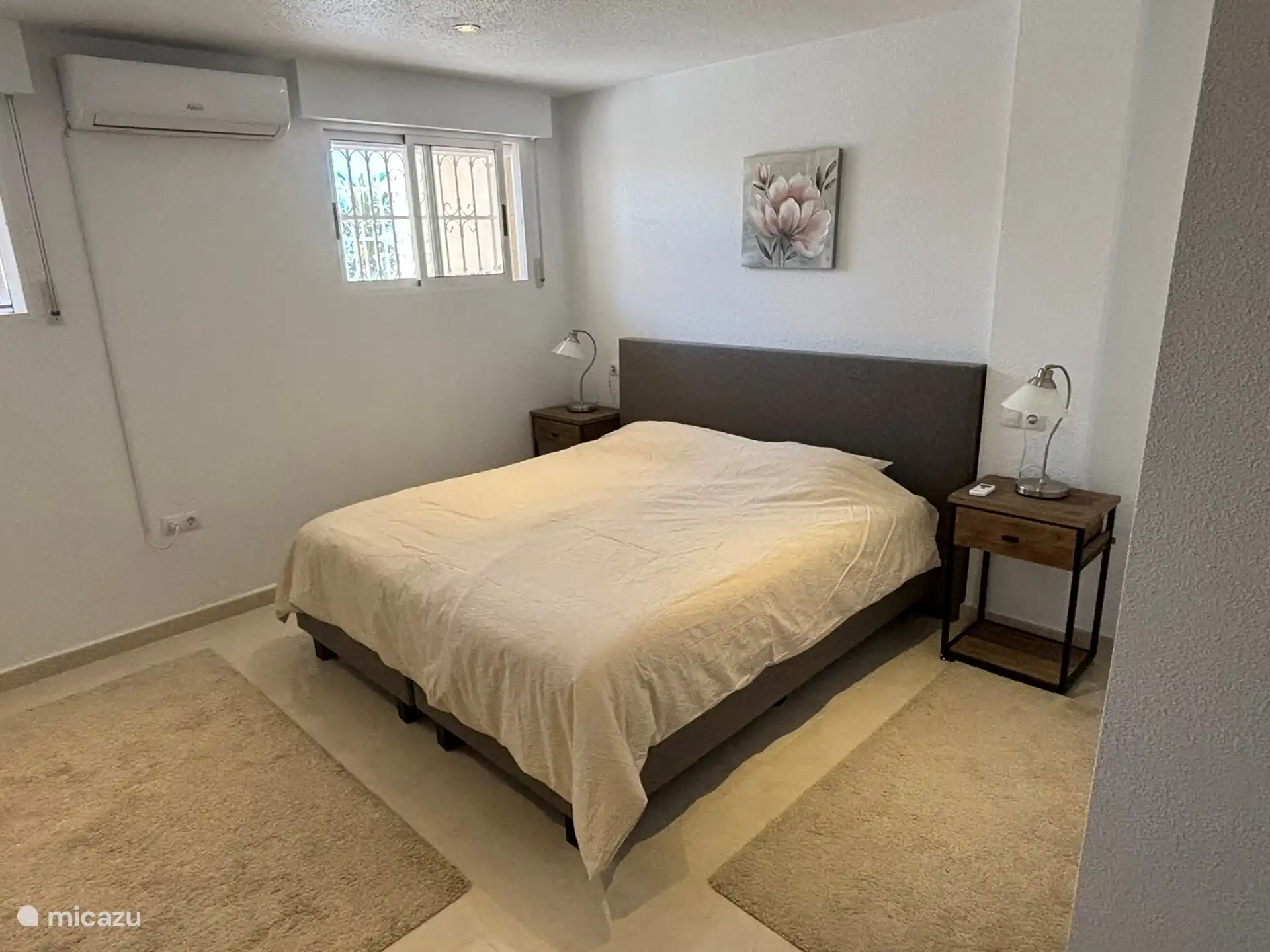 Schlafzimmer im Erdgeschoss, Bett